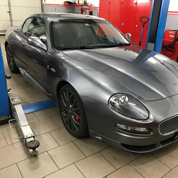 Entretien d’une sportive au garage
